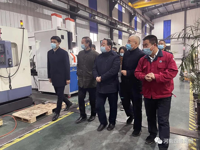 安阳职业技术学院领导莅临四通模具进行调研