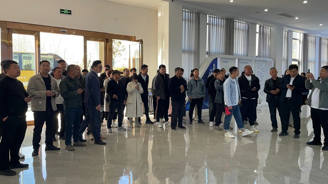 河南省粮食行业考察团莅临中科路园区考察烘干塔